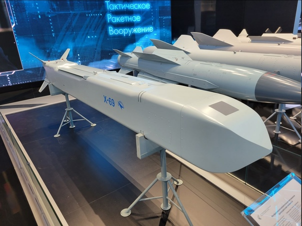 kmldial70's tweet photo. In terms of weapons , the #AlgerianAirForce main fighter must be weaponized with a pack of newly developed weapons like #K77 and #R37M very long range #AAM and #X69 #CruiseMissile and the new #russian gliding bombs ...etc
3/4 https://t.co/9SnwHiqOH2
