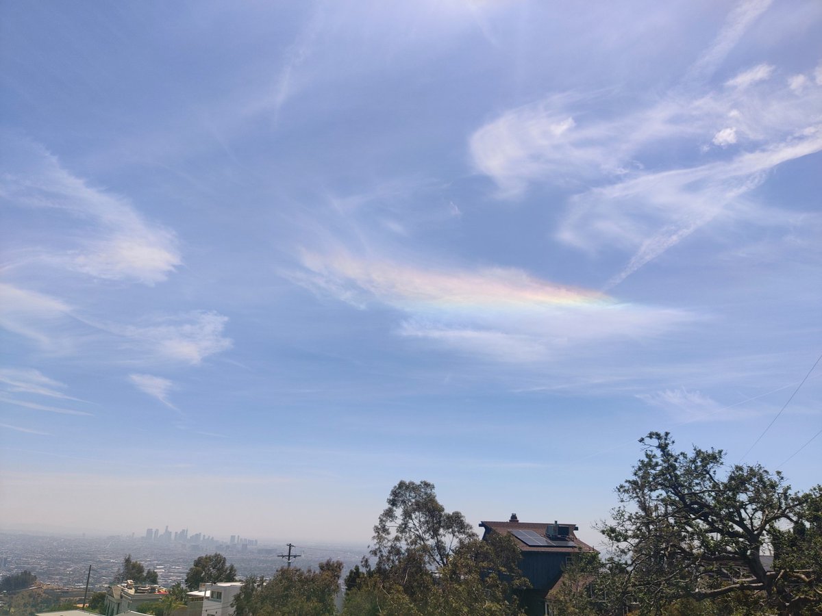 CherrieT's tweet photo. Caught a cloud iridescence a few minutes ago. Happy Earth Day 🌎🌈☁️ #EarthDay #mydayinla https://t.co/yhofsAOqNs