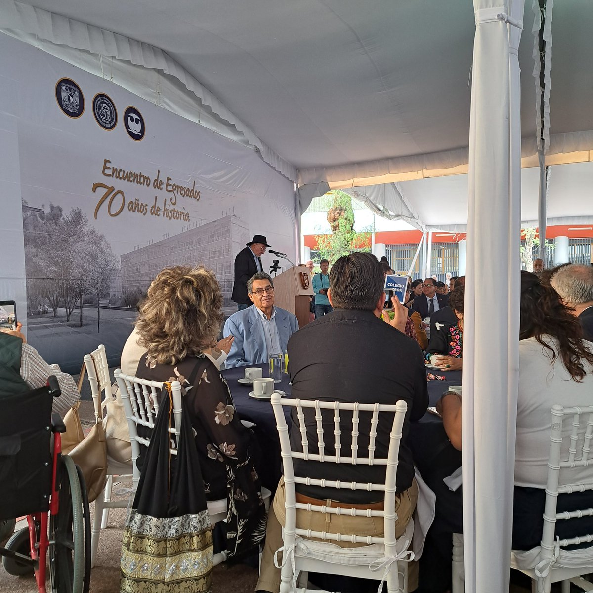 AEFQ_UNAM's tweet photo. Todo un honor haber participado en el encuentro de Egresados, de los 70 años de historia de nuestra hermosa, grandiosa y honorable @quimica_unam. https://t.co/1PLM4gpF4L