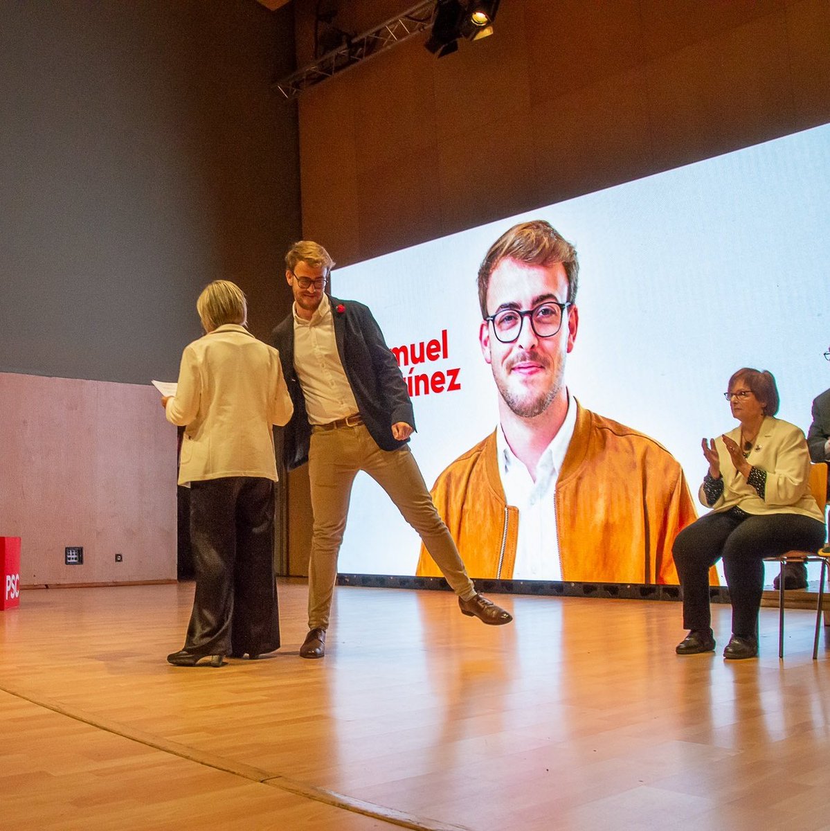 fabri_davila's tweet photo. Ha estat un plaer assistir a la presentació de la candidatura d'@EvaCandelaLopez, entre d'altres pel meu amic @samuelmartimo, la gran feina que fa és admirable. #Terrassa tindrà alcaldessa, a per totes! 🌹✊

#AlcaldessaEvaCandela https://t.co/hOR1SmIzuh