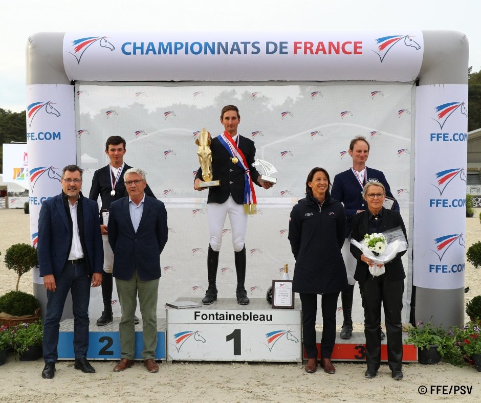 FFEquitation's tweet photo. Podium #MasterPro 1
🏆David GIFFON (ARA) &amp; AMANT DU CHÂTEAU*GFE (prop Charlotte Ricci)
🥈Antoine ERMANN (Bourgogne-Franche-Comté) &amp; ODIN VAN'T HANEGOOR (prop SARL Chev’el) 
🥉Valentin MARCOTTE (HDF) &amp; DIEGO DEL CARIBE (prop David Lecach)
🎤 : https://t.co/QDXFJKj3El https://t.co/CgVj5UfLdj