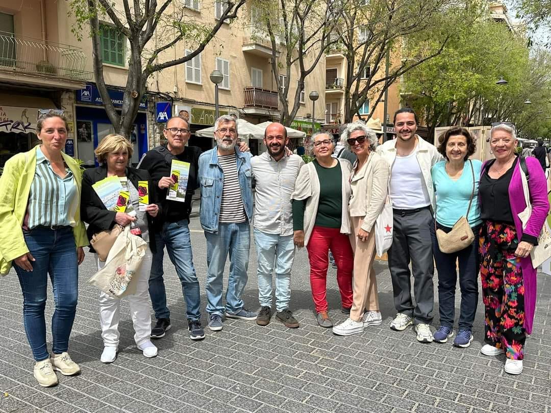 MESperPalma's tweet photo. Avui la paradeta a #SantaPagesa ha anat una monada
Hem fet el que més ens agrada
#Escoltar, #aprendre i #explicar
#MésQueParaules
💚🌹📚 https://t.co/uvRXHRB7Vp