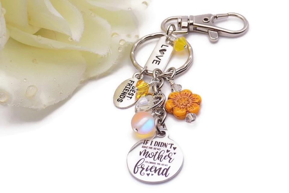 PamelaBaker67's tweet photo. https://t.co/sJbR3889wv @VictorianStyleTreasures #BeadedKeyRing #MotherFriendCharmCrystals #BMECountdown https://t.co/NUYEJPLUkE