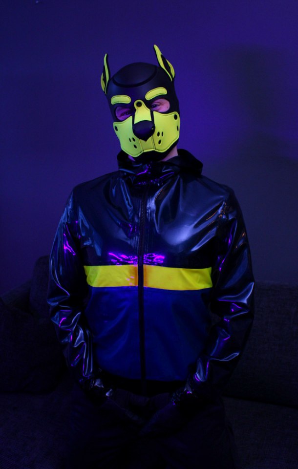 shinycollie's tweet photo. What brings you here on this #SqueakySaturday ? #latex #rubber
📸 @Nocte_AD https://t.co/TN9RX421yY