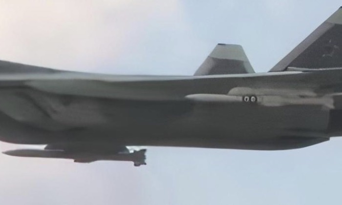 kmldial70's tweet photo. In terms of weapons , the #AlgerianAirForce main fighter must be weaponized with a pack of newly developed weapons like #K77 and #R37M very long range #AAM and #X69 #CruiseMissile and the new #russian gliding bombs ...etc
3/4 https://t.co/9SnwHiqOH2