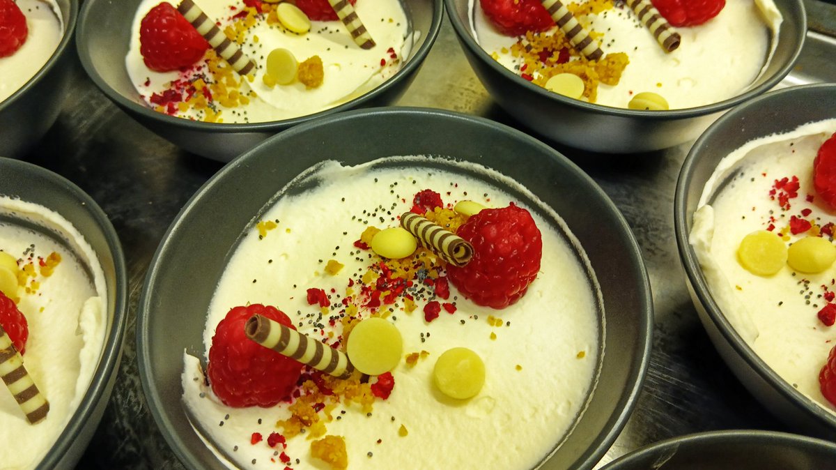 Josephmbryan's tweet image. It's been a rollercoaster week @UppinghamSchool  very busy and great work done by the whole team, first cricket teas of the season, visiting day, 6th form dinner,  next week we go again @HolroydHowe @ChefSi71 @Racheln008 @OliCullers @pammybabe68 @chefbenji64 @DamianBlake4