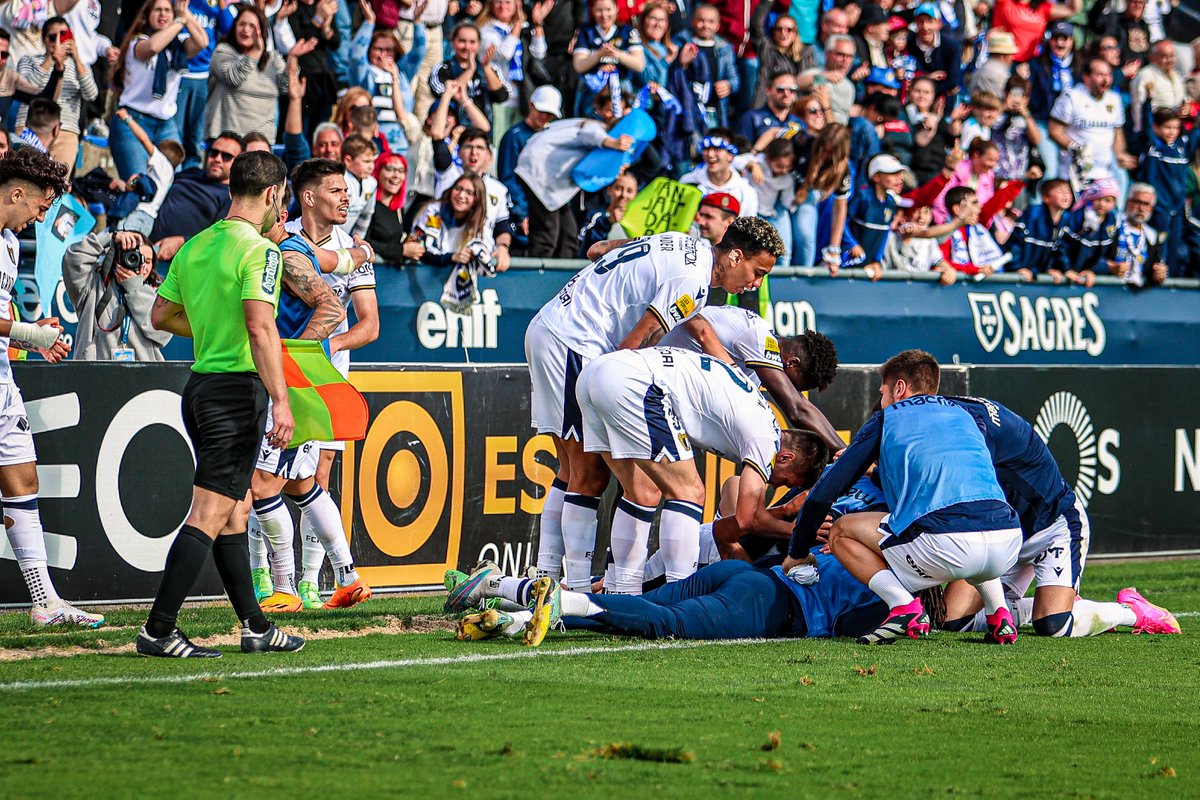 FCF1931_Oficial's tweet photo. Há jogos que ficam na memória! O de hoje merece-o 💙

⚪🔵 #PeloNossoSímbolo #amordeperdicao #LigaPortugalBwin #FCFCSM #DiadoVilaNova https://t.co/t5KGmrRE7A