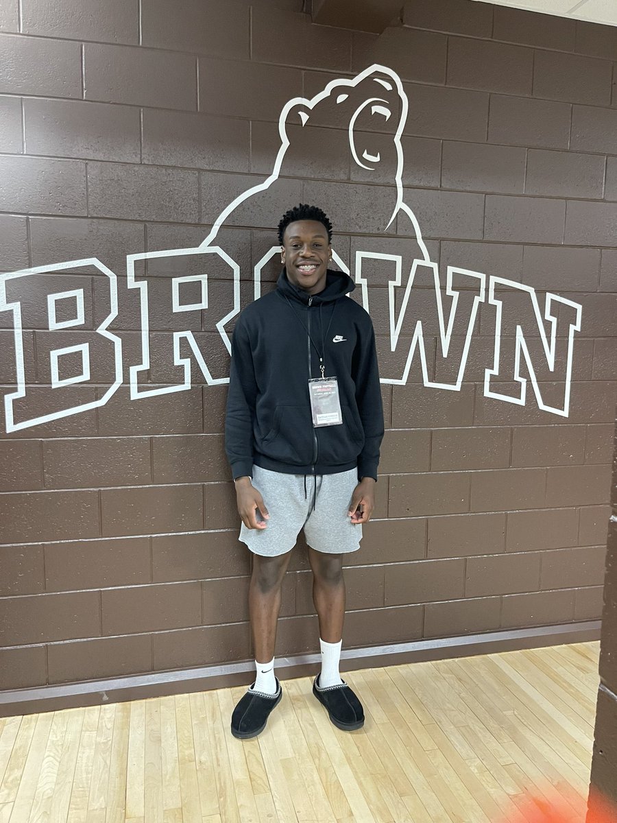 dajzuann's tweet image. Had a great time at @BrownU_Football this morning. Awesome practice! Thanks for sending me a invite @Coach_RMattison.
@CoachWNickESA @Coach_IT1 @CoachTaylorOC @aefeit
