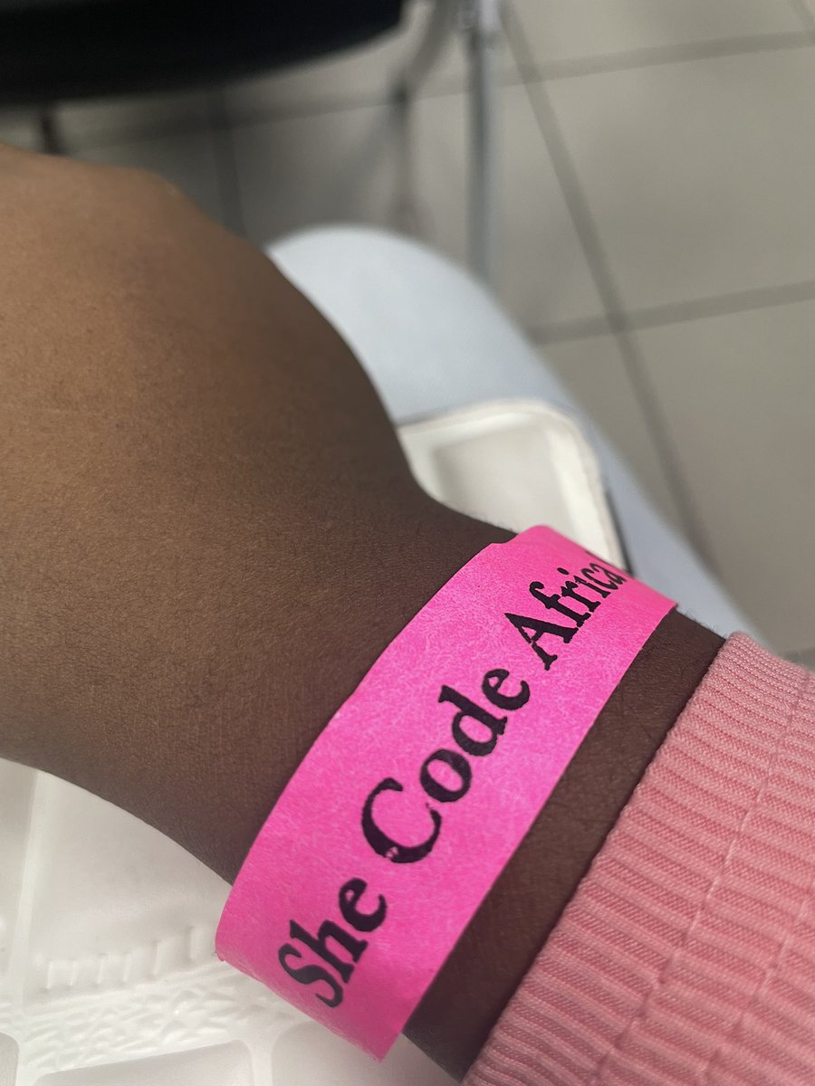 Danielleurrr's tweet photo. Earlier today at @SheCodeAfrica Community Connect: Ghana Edition.

I definitely learnt a lot and had just as much fun!🤩✨

#SCACommunityConnect https://t.co/r0dQj4NZnZ