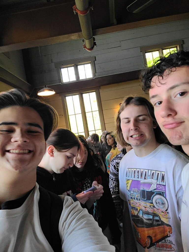Jksmill's tweet photo. Saturday afternoon at Silver Dollar City. 🎢 @USD449 @skesslerhq https://t.co/y2W1zBKkVC
