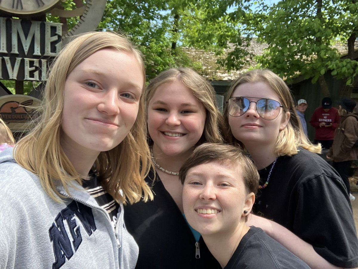 Jksmill's tweet photo. It’s a beautiful day for Silver Dollar City! @USD449 @skesslerhq https://t.co/8XKa6lRem8