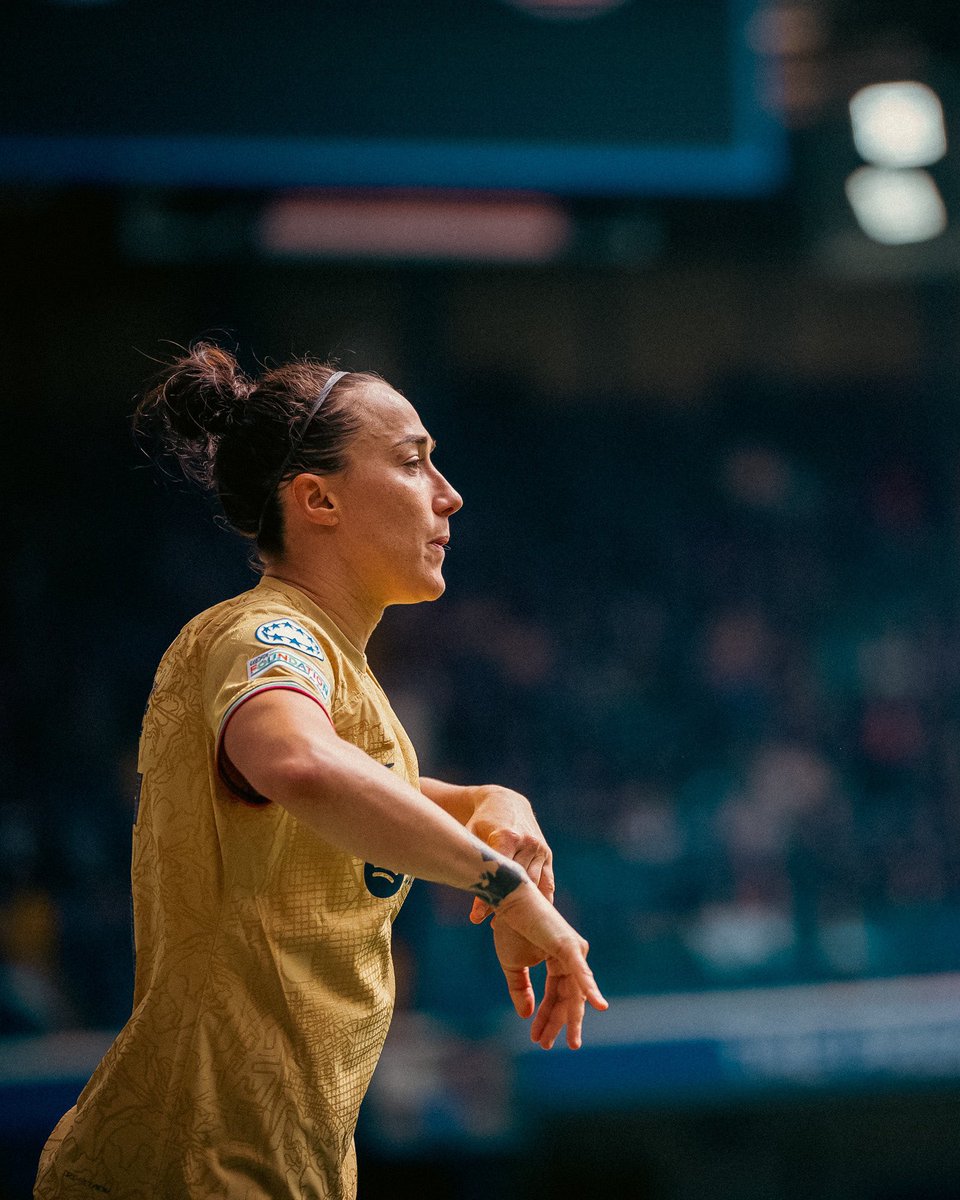 LucyBronzee's tweet photo. Great performance and a clean sheet to bring back to Spotify Camp Nou🙌thank you to all the traveling fans 🔵🔴 https://t.co/iWKPNZ8id0