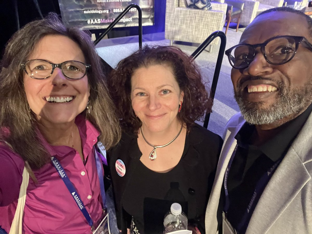SFreedenthal's tweet photo. Yay! Yesterday I got to see @lifesnewnormal (Stephanie Willard) & @1of2vics (Victor Armstrong) at #AAS23. https://t.co/xlzoDoeIko