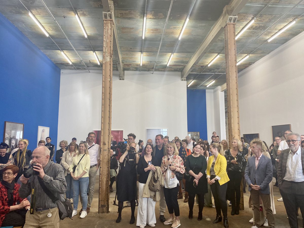 “Ich glaube, ich habe nie eine Ausstellung erlebt, die zu so vielen wichtigen und interessanten Gedanken und Gesprächen geführt hat” 

Heute eröffnete Gesandte <a href="/jlmalmqvist/">Jenny L Malmqvist</a> die Ausstellung #ICONS in Leipzig.

#SchwedeninDE