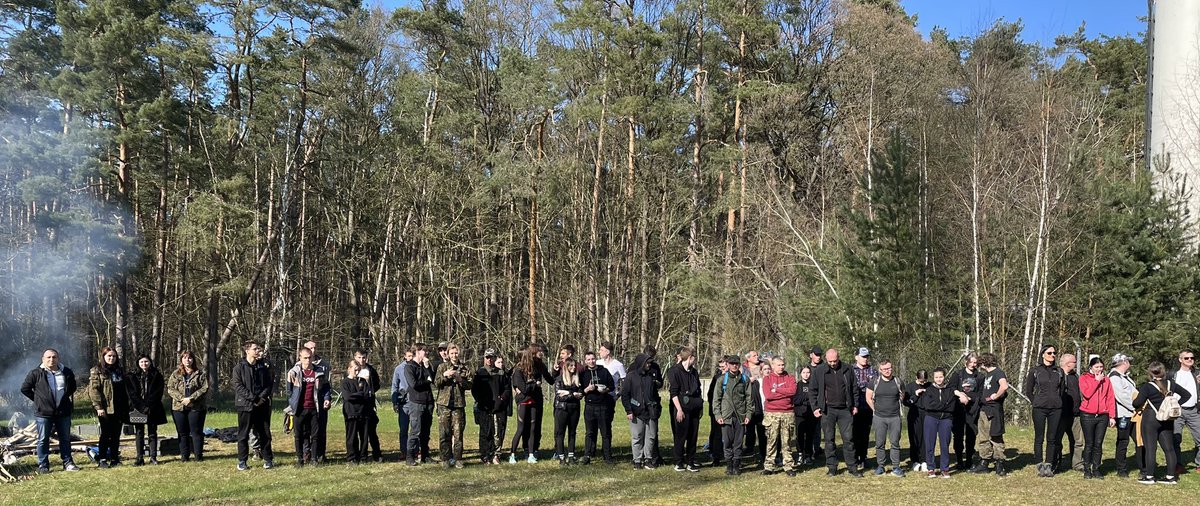 WCR_Swinoujscie's tweet photo. 🫡 Zadowoleni i uśmiechnięci 🙂
☝️WSZYSCY dali radę 💪👏👏👏
Dzisiejsze #TrenujzWojskiem w #Świnoujście #8FOW przeszło do historii 👍
📣 Dziękujemy, że tak licznie się stawiliście i daliście z siebie wszystko 👏👏👏 Zapraszamy na kolejną edycję #TzW 17.06.2023 r. https://t.co/xR9lONusIi