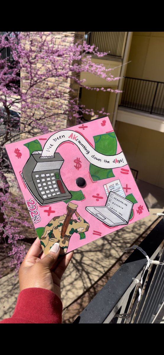 ik i’m not active on here but i been making grad cap toppers so blow this up pls🥳🎓