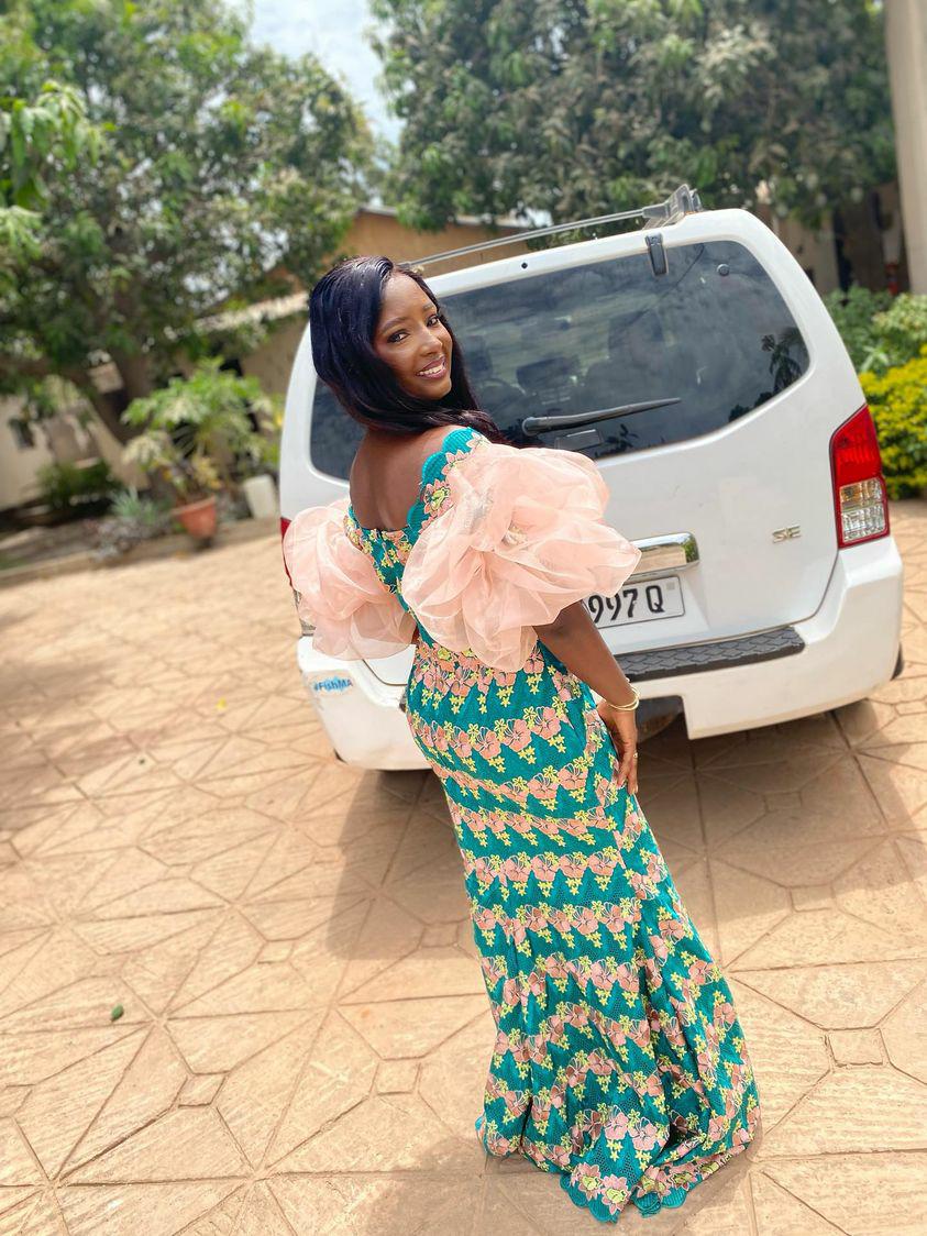 MariamCoco411's tweet photo. Eid Mubarak ππ Dewenati.ππ
May Allah's blessings be with you and your loved ones always.π₯°
#Eidulfitr2023 #Coco #Love #TheGambia #Studio411 #EidMubarak https://t.co/10RpffQr3o