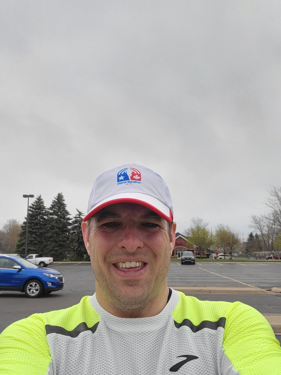 Went to Metro Beach for some miles w/ the Road To Detroit Group Run. 10 total mi of deep thought time. I ran this route many times 30 yrs ago. Thanks to Coach K for introducing me to running. I know he would be happy to know I'm still at it
#freepmarathon #bibchat #crusadernation