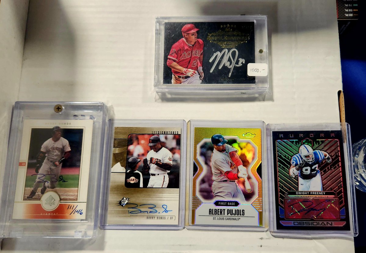 Early morning trade. Minnesota Card Show Day 3