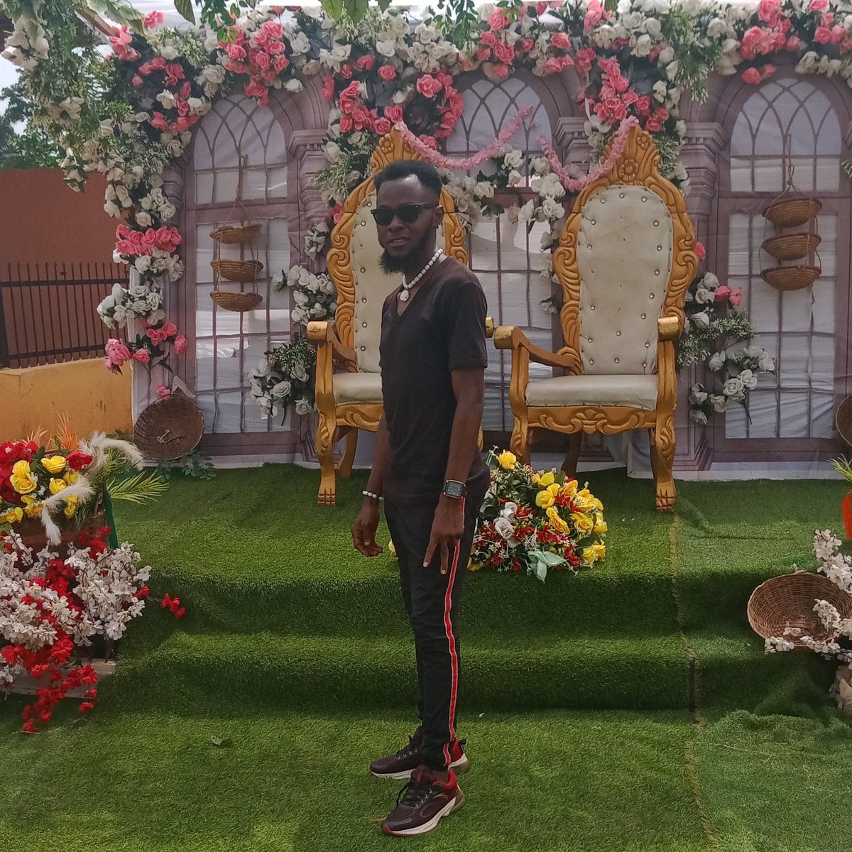 SKYONEARTIST's tweet photo. Music have taken Me to far and near Places! I have seen different diamond, heart, pear, Faces!!
#GodsGrace #WeddingDeeJay https://t.co/HgaYVN7COi