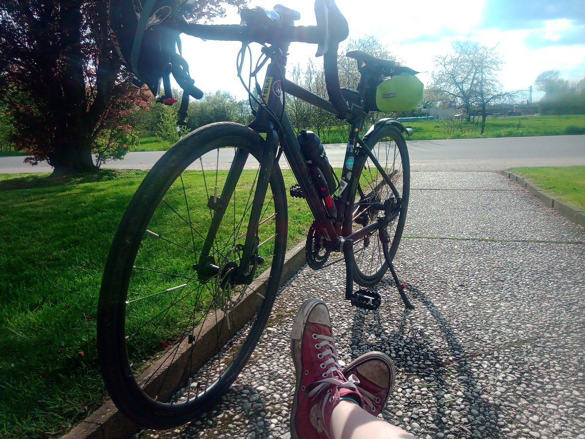 Habe fertig😁
Hinfahrt über die Berge mit Spezial-Edition "gegen den Wind"😩 33km in 1h33

Etwas ausgedehntere Pause bei der Kulturherberge, der <a href="/la_Lottchen/">Lot Ta_ACardi</a> ihr neues Lauf-Shirt vorbeigebracht und <a href="/podstock/">Phil Lamb</a> - orga-crew besucht

Rückfahrt flach und mit Rückenwind 44,3km in 1h27😎