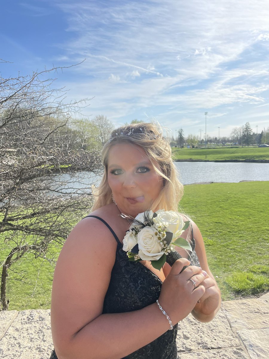 Miranda46217953's tweet photo. From prom last night to getting up early for a hitting lesson at 8. Grind never stops. For the love of the game.💪🏻🥎@Cheetahs18uBB @SbCheetahs @MaryvilleSB @phil_pupillo https://t.co/0HEpgjZ51u
