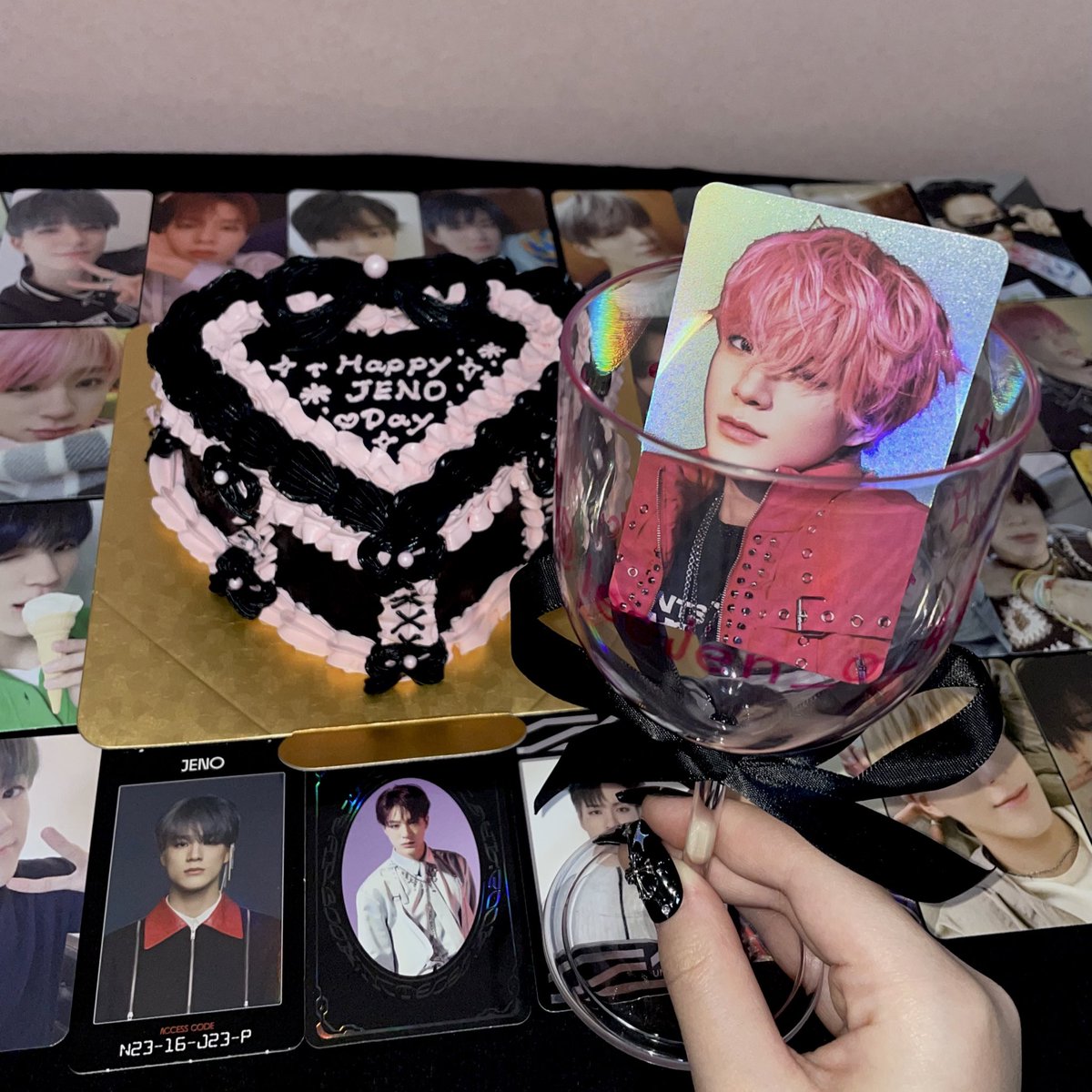 qkljxx__'s tweet photo. 세계에서 가장 좋아하는 제노 오빠ㅠㅠㅠ
생일 축하합니다 💭🖤
앞으로도 계속 응원하고 있습니다🫶🏻✧︎*。

  #HAPPYJENODAY
 #똑똑_제노생일이에요잇
 #Our_BirthdayBoy_JENO https://t.co/GmRV9gi2Mn