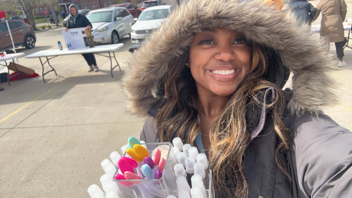 simplysamone__'s tweet image. Brrr 🥶 - a cold day yesterday but y’all know we were still outside and working #SIMPLYSÁMONE at the SALC Small Business Fair which highlighted Cyclone Student and Alumni-owned businesses🌪️💛❤️!