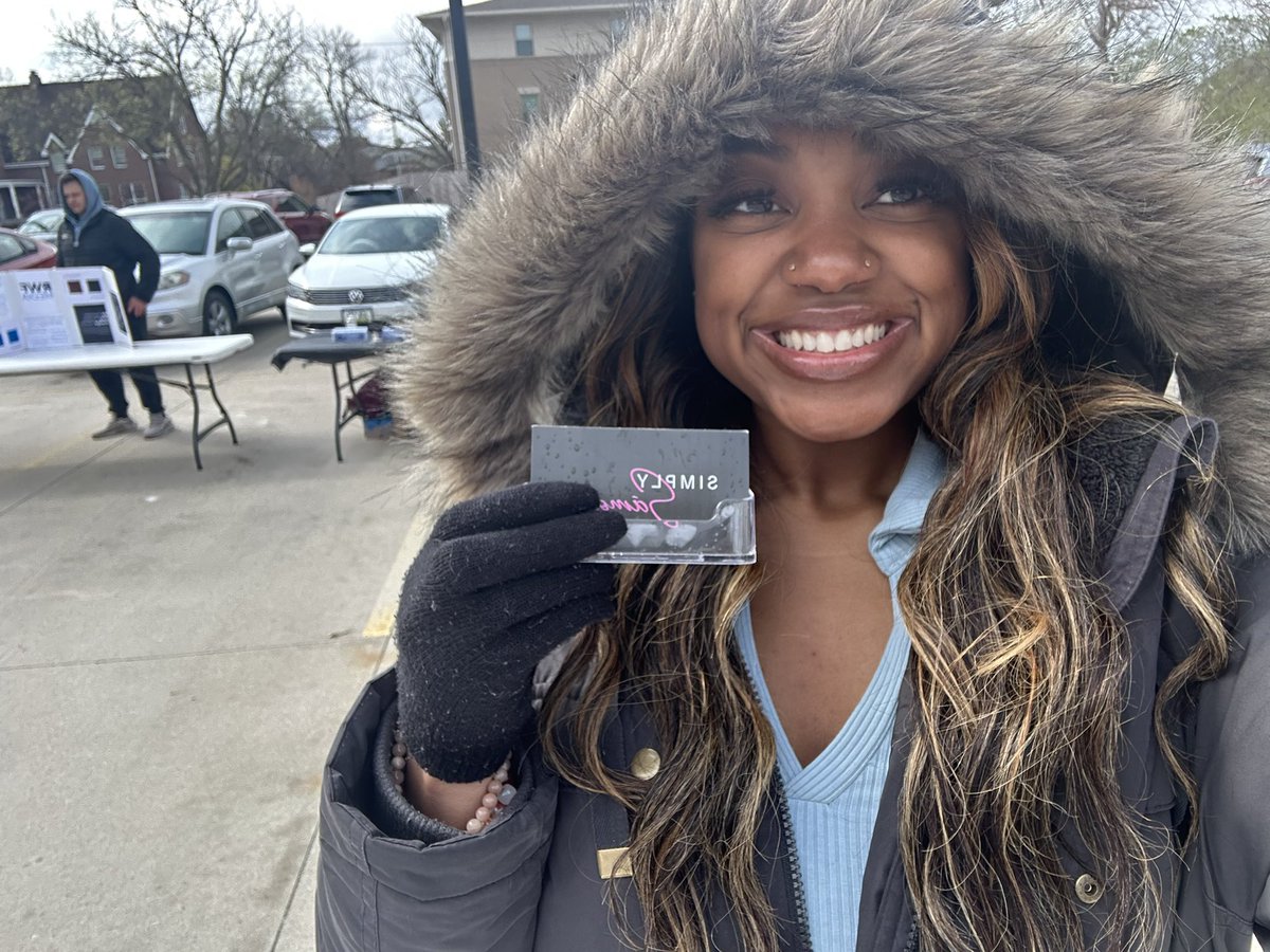 simplysamone__'s tweet image. Brrr 🥶 - a cold day yesterday but y’all know we were still outside and working #SIMPLYSÁMONE at the SALC Small Business Fair which highlighted Cyclone Student and Alumni-owned businesses🌪️💛❤️!