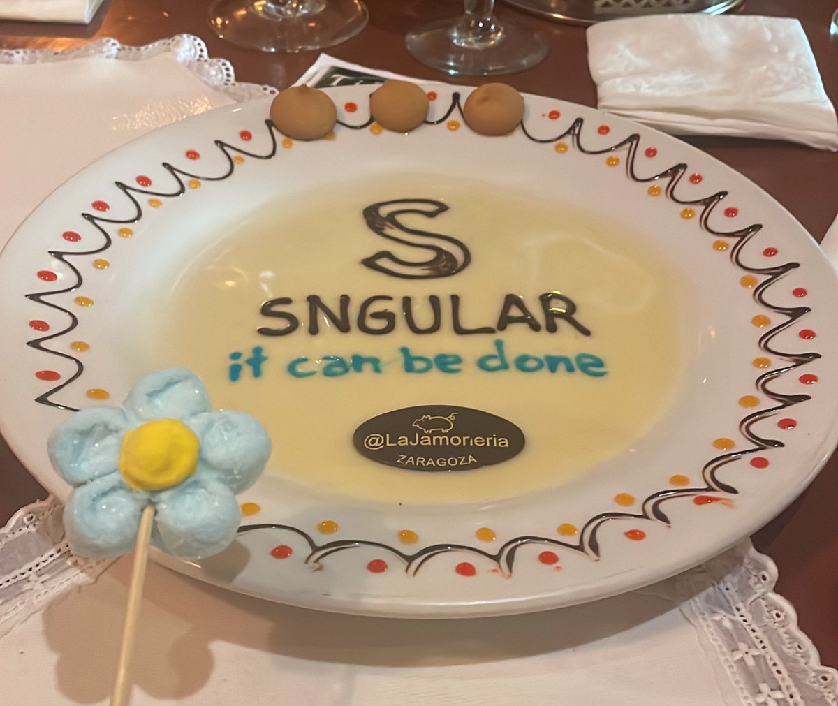 amayalasa's tweet photo. Excelente comida, inmejorable atención, sentirte como en casa, detalles únicos de @LaJamoneria en el #HubTecnologicoDeZaragoza con @inigomontesino y @LuisZafraSNG https://t.co/HQl1EGTmYe