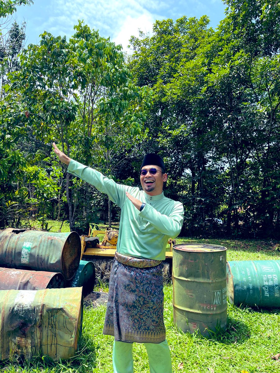FaddJohary's tweet photo. Selamat Hari Raya semua https://t.co/OsfmovR2FD
