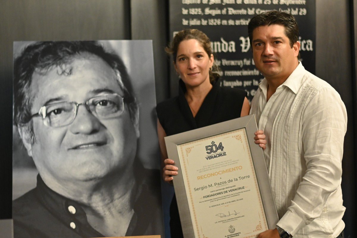Muy orgulloso y honrado de recibir por parte de la alcaldesa de Veracruz @patylobeiradeyunes el reconocimiento post mortem como forjador de veracruz a mi padre Sergio Pazos de la Torre. Gracias por la distinción y a seguir con su ejemplo