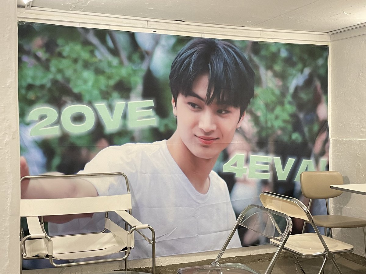 wnwnlovejay's tweet photo. 너무 예뻤던 홍대 멜로우 내부가 너무너무 맘에 들었고 특전이 넘나 귀여웠던...😍

#4랑해_2_0원한순간을
#20veJAY4eva https://t.co/aX8ANl166w