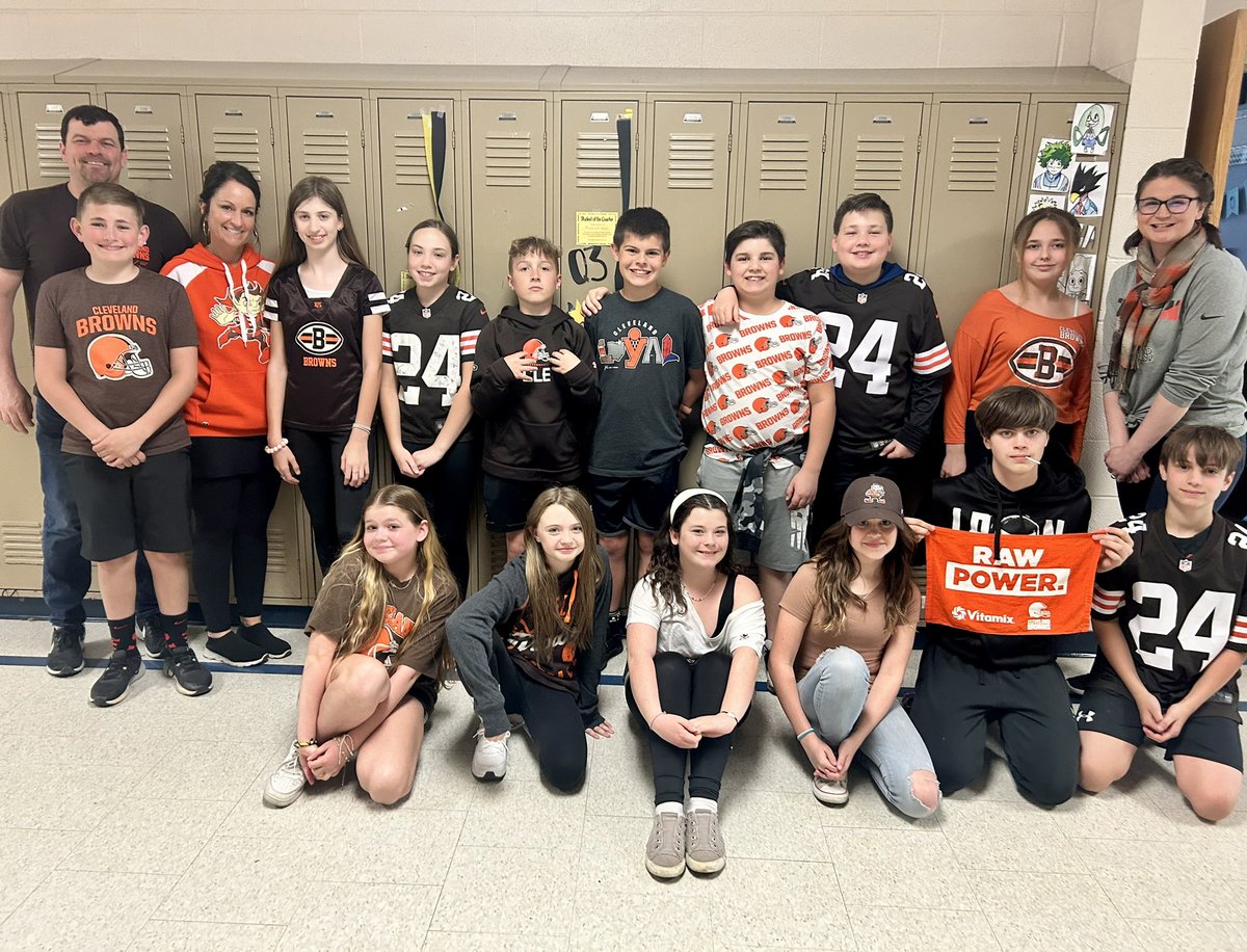 Mrs_Mochan's tweet photo. Back to our ABC countdown with Browns Day! #ClevelandBrowns #WeAreRiverside https://t.co/ngqFdy1aCj