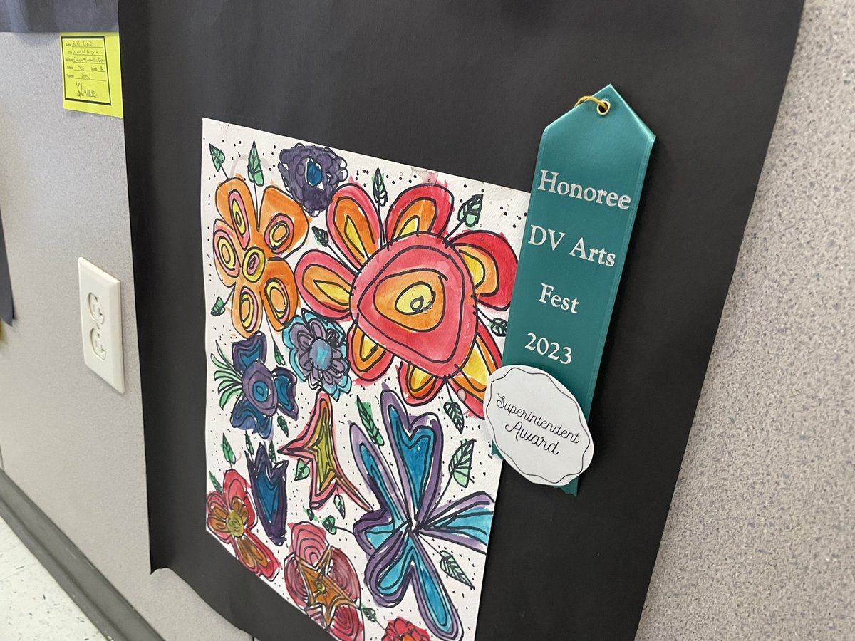 Superintendent Dr. Tielle is having a great time viewing all of our student artwork at today’s DV Arts Fest! She’s awarding a Superintendent Award to one student from each campus. There’s still time to come out and see tons of student talent from across the district!