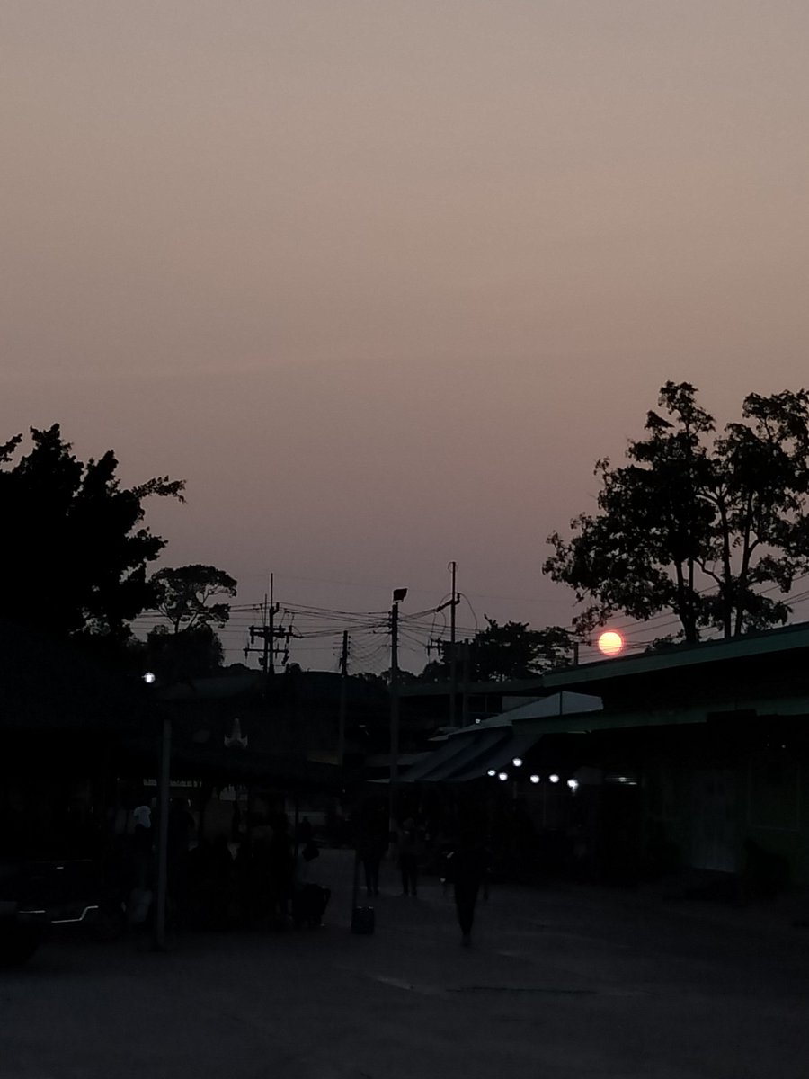 ท้องฟ้าตอนนั้นมันสวยแต่ก็แค่ตอนนั้นแหละ