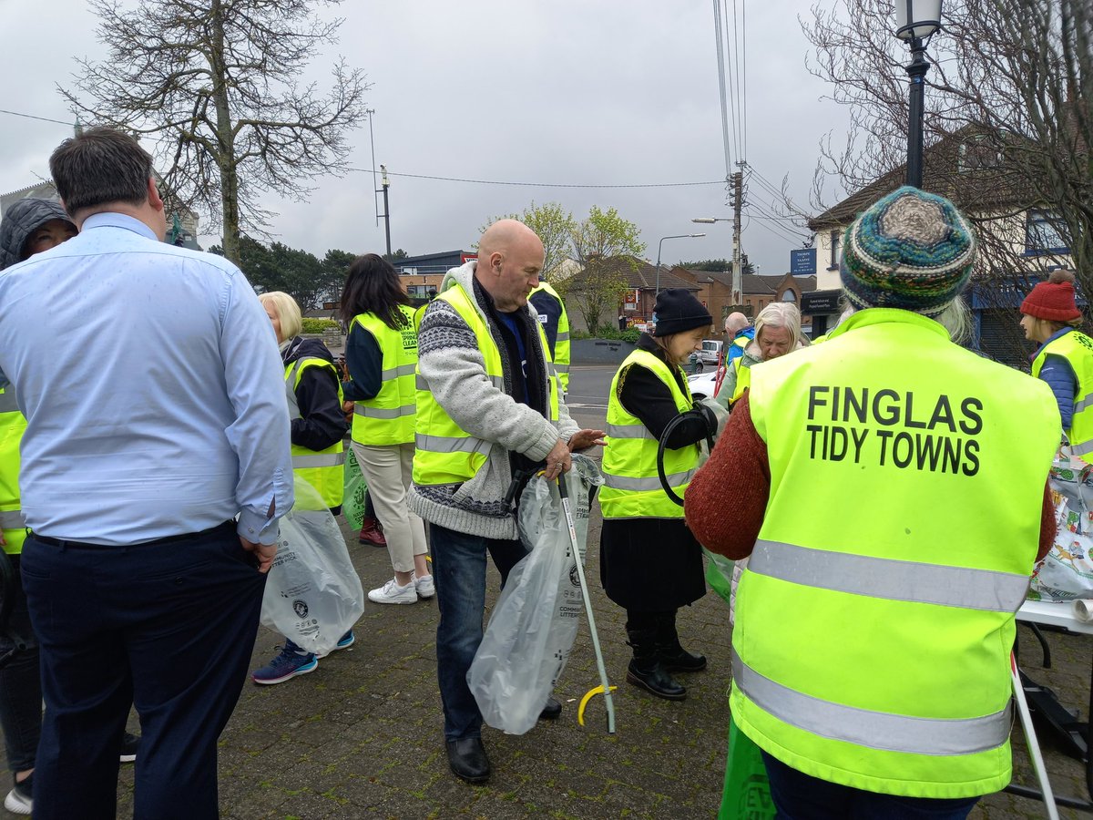 NationalSpringC's tweet photo. @DublinCityPPN celebrated #EarthDay today with the 1st day of #DublinCommunityCleanup to #KeepDublinBeautiful in Finglas with volunteers from @Finglastidytown @LordMayorDublin and @caroline1conroy Great work everyone π
#SDGsIrl #SpringClean23 #NationalSpringClean https://t.co/zJFnDw5l4D