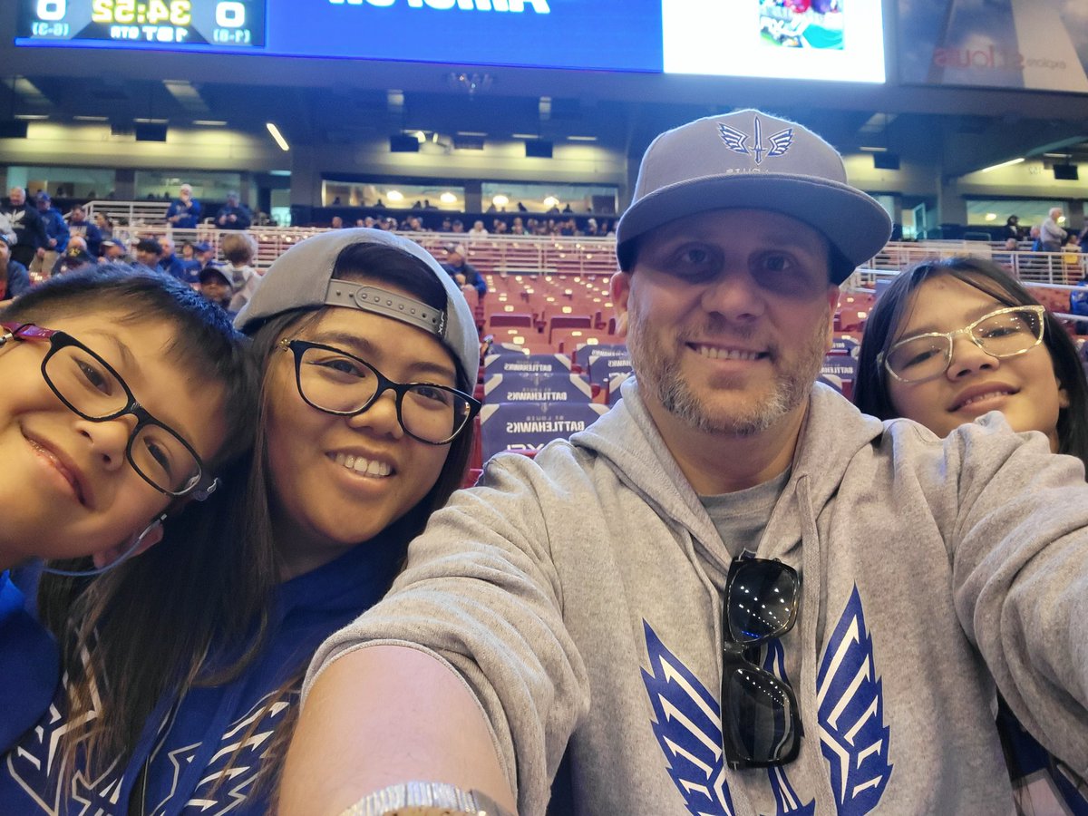 TheLegalSchmitz's tweet photo. Let's go Battlehawks!!!! KAKAW!!! @XFLBattlehawks @PavelEsq https://t.co/i78iScyv0A