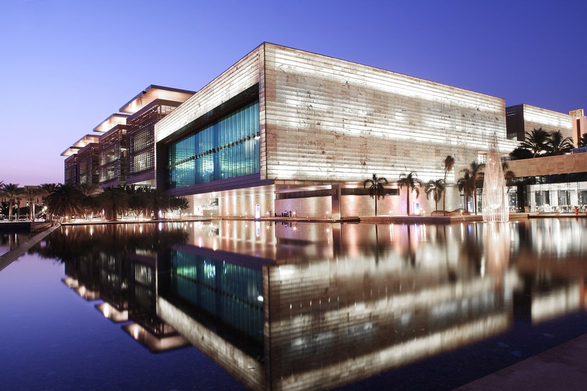 hylke_beck's tweet photo. MSc or PhD grad? 🎓
Join KAUST! Seeking passionate PhD students & Postdoc researchers in climate & hydrological modeling, & flash flood forecasting 🌍
Perks:
💰Generous tax-free salary
🏠Free housing
🔬State-of-the-art facilities
Send us a DM & meet the team at #EGU23! 📩 https://t.co/WEjrgki7Ur