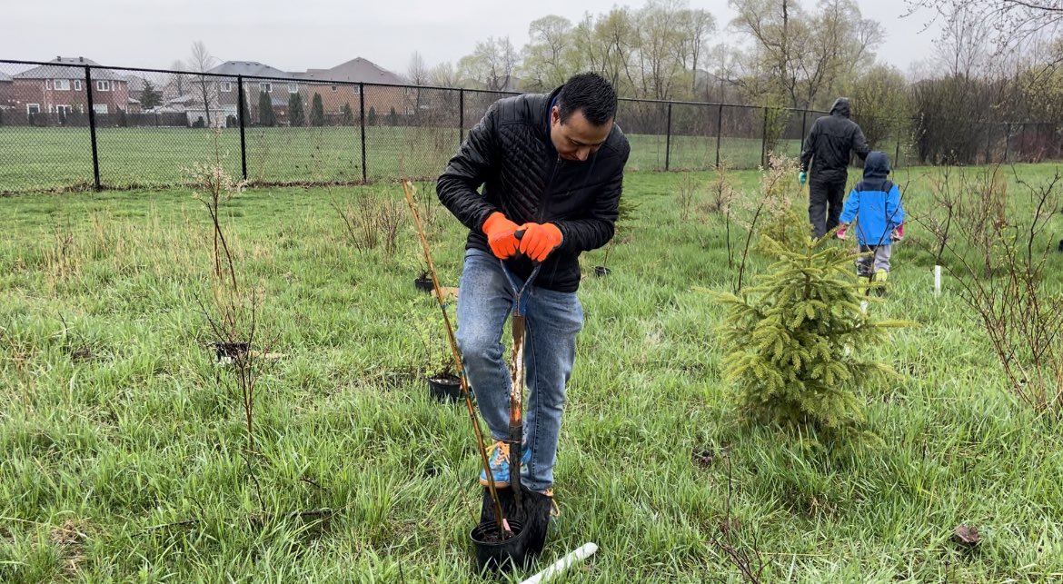 DeepakAnandMPP's tweet photo. Had an inspiring start of day to celebrate #InternationalMotherEarthDay with @citymississauga ‘s #MillionTree project to help support #MotherEarth. Thank you to all community members for your commitment & passion to rejuvenate our environment. #HappyInternationMotherEarthDay https://t.co/1pOAFWnjO3