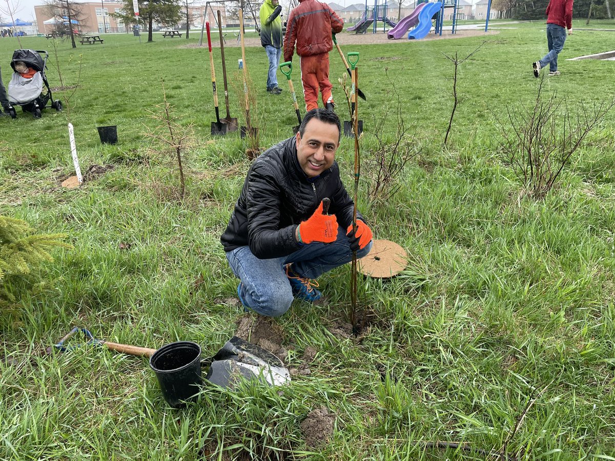 DeepakAnandMPP's tweet photo. Had an inspiring start of day to celebrate #InternationalMotherEarthDay with @citymississauga ‘s #MillionTree project to help support #MotherEarth. Thank you to all community members for your commitment & passion to rejuvenate our environment. #HappyInternationMotherEarthDay https://t.co/1pOAFWnjO3