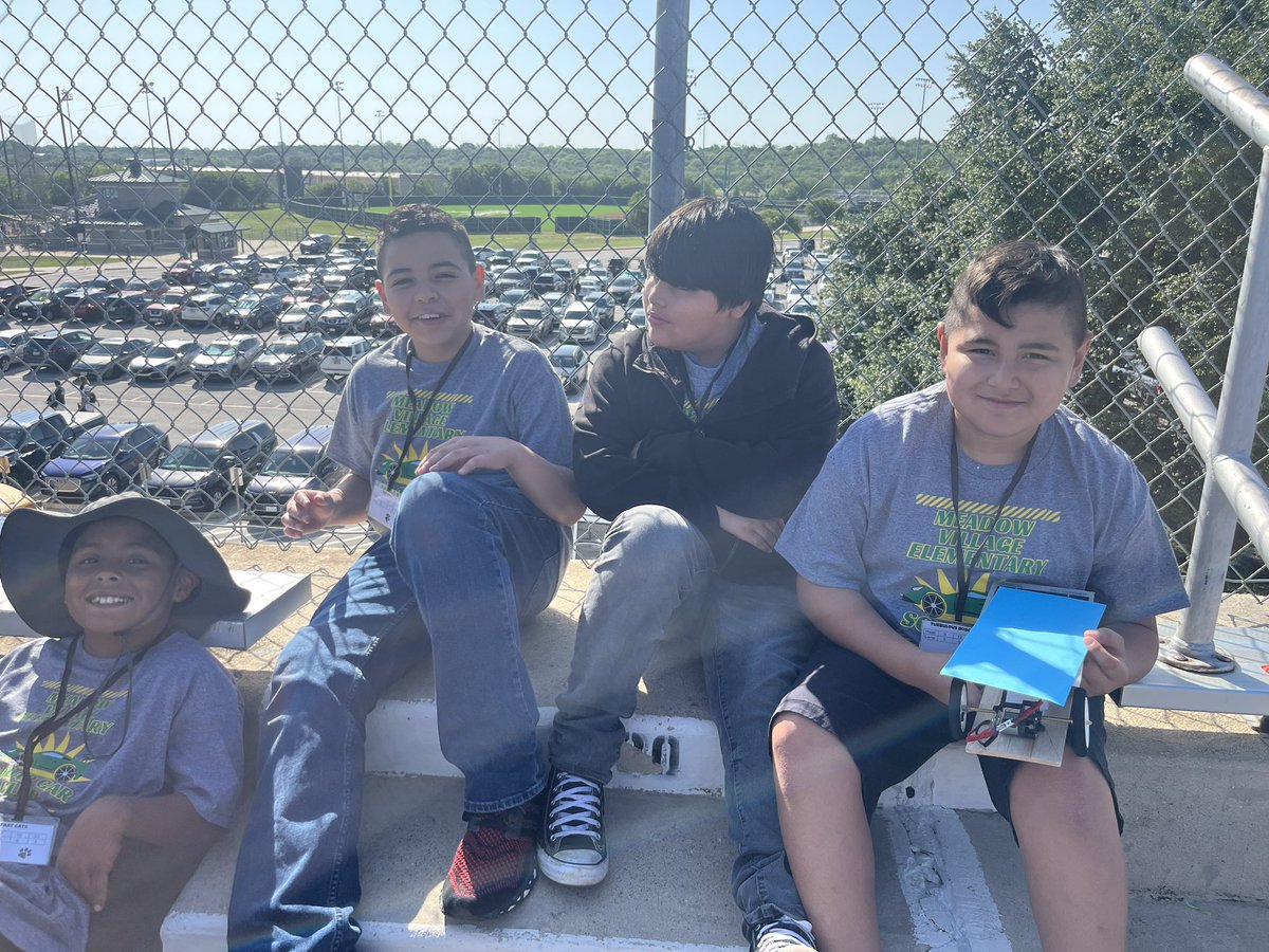 LundquistJess's tweet photo. Super fun morning with Solar Cars! GO BOBCATS! 🐾 Huge shout out to sponsors @MVE_GT and @jamiemenjares! You are amazing! 💚
@c_maldonado_1 #MVEbethelight 💡#MVEIgnited🔥 #ItTakesaVillage 💛@NISDMeadowVill https://t.co/kpC5tSCJRa