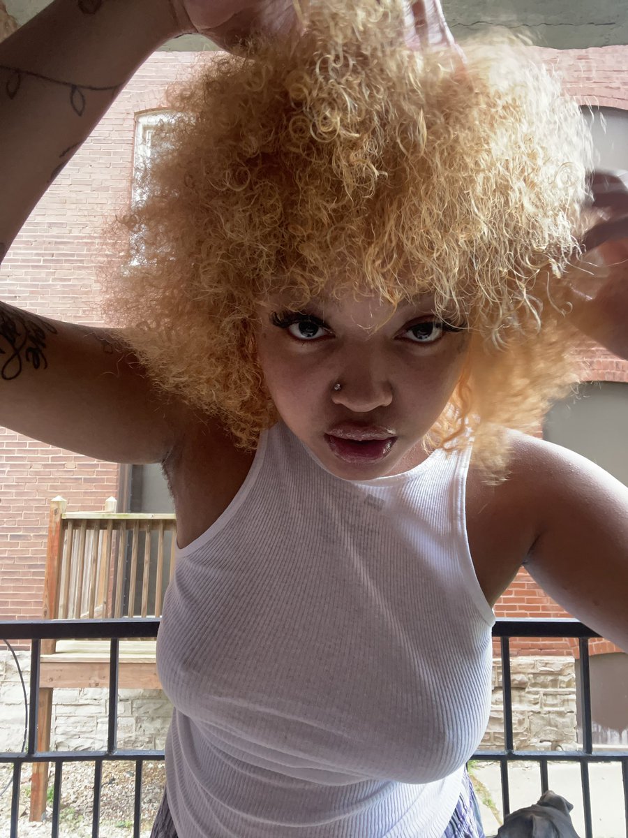 iloveyuvs's tweet photo. Y’all look at dis hair https://t.co/44f4JOsxiD
