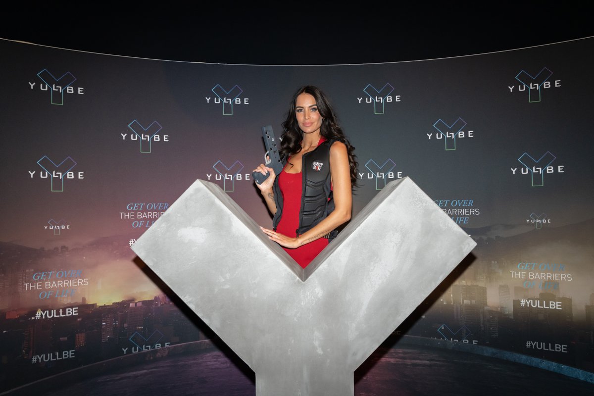 europa_park's tweet photo. 💥 🥷🏻#AmberBlake: Operation Dragonfly 🥷🏻💥
Gestern fand die offizielle Weltpremiere von unserer neuen PRO Experience in @yullbe_official statt. Viele Special Guests, eine einzigartige Show und natürlich eine aufregenden Mission mit Amber Blake und @jadelagardere. 🤩 https://t.co/kWpJ3h2aft