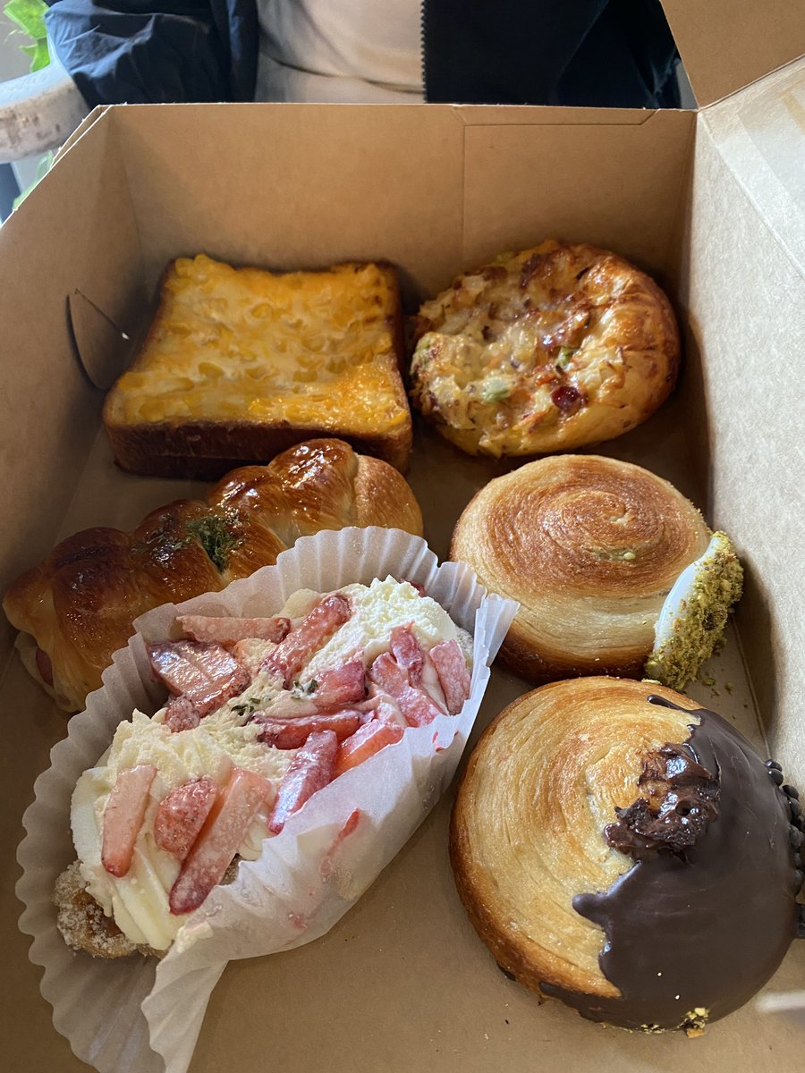 JaeLee0423's tweet photo. Calories do not exist on your birthday weekend 😊 https://t.co/hQwF33q3RZ