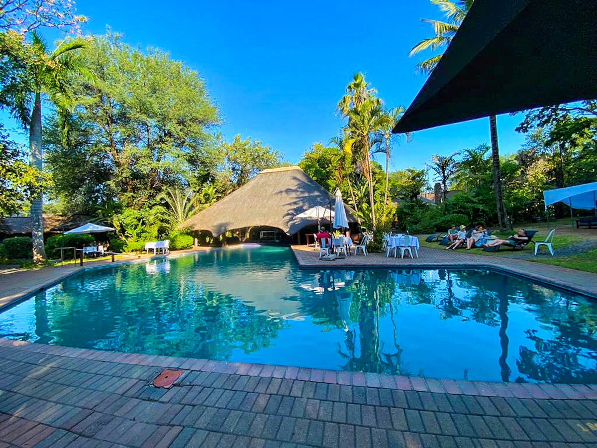 I'm here at Sefapane Lodge for some late lunch before the #LimpopoMarulaFestival2023 ... They have such delicious food 😋