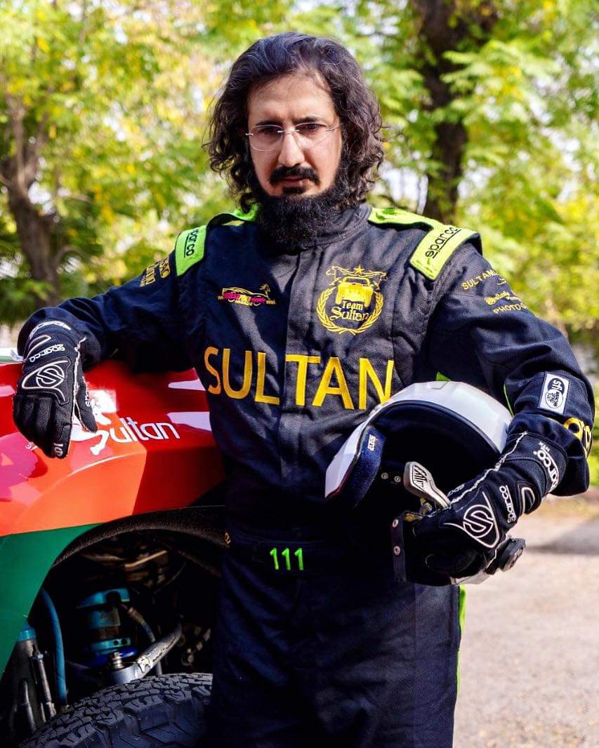 اے زمین از بارگاہت ارجمند
آسمان از بوسۂ بامت بلند
#HBDSahibzadaSultan422