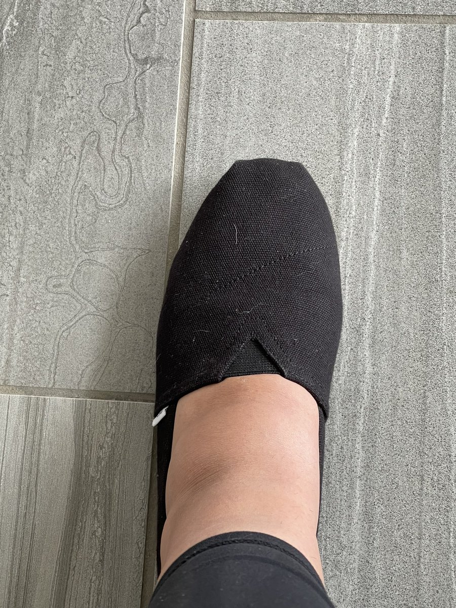 brittanygadoury's tweet photo. On my last day in London I slipped off a sidewalk and unfortunately injured my foot. So we dropped off our luggage at home and now we are waiting to see a doctor to figure out what I did and get the swelling down. #accidentprone #walkingfail https://t.co/1pABAH0n3J