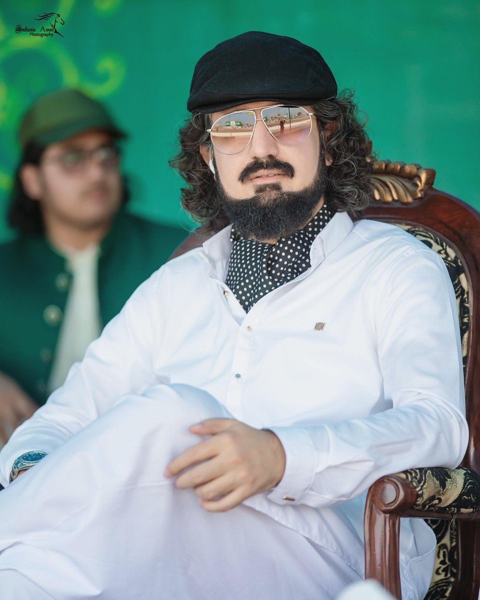 تا مرا افتاد بر رویت نظر
از اب و ام گشتۂ ئی محبوب تر
#HBDSahibzadaSultan422