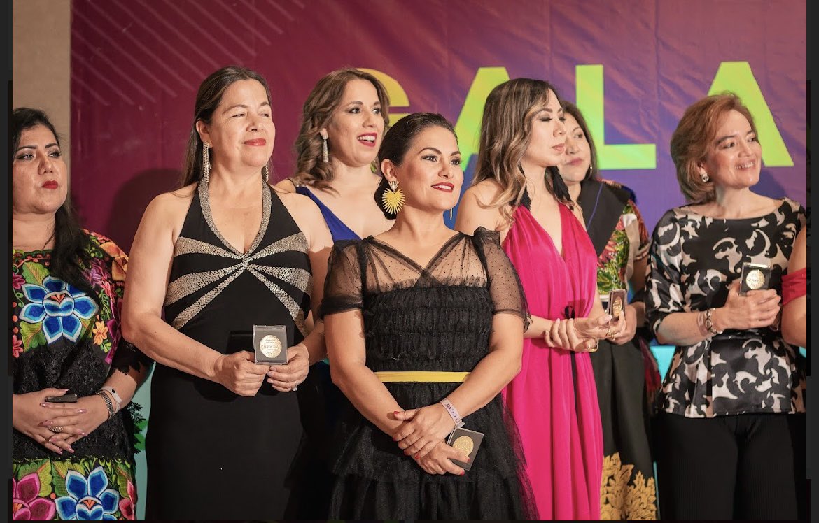deborahAngulo's tweet image. En la entrega del Galardón Lidera 2023 del @CEmpresarias  en Cd. Obregón Sonora. 
Muy feliz de compartir con tantas mujeres que a lo largo de todo el país construyen mejores condiciones económicas y de desarrollo para sus familias y sus ciudades.